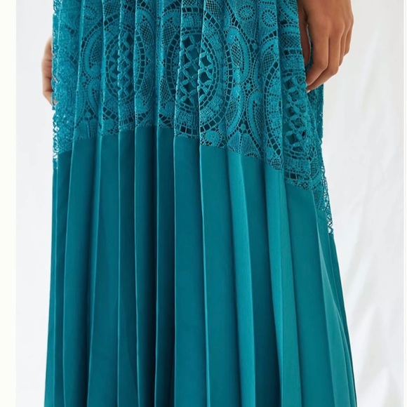 Pleated Lace Maxi Dress! Geisha Designs - Picture 3 of 4